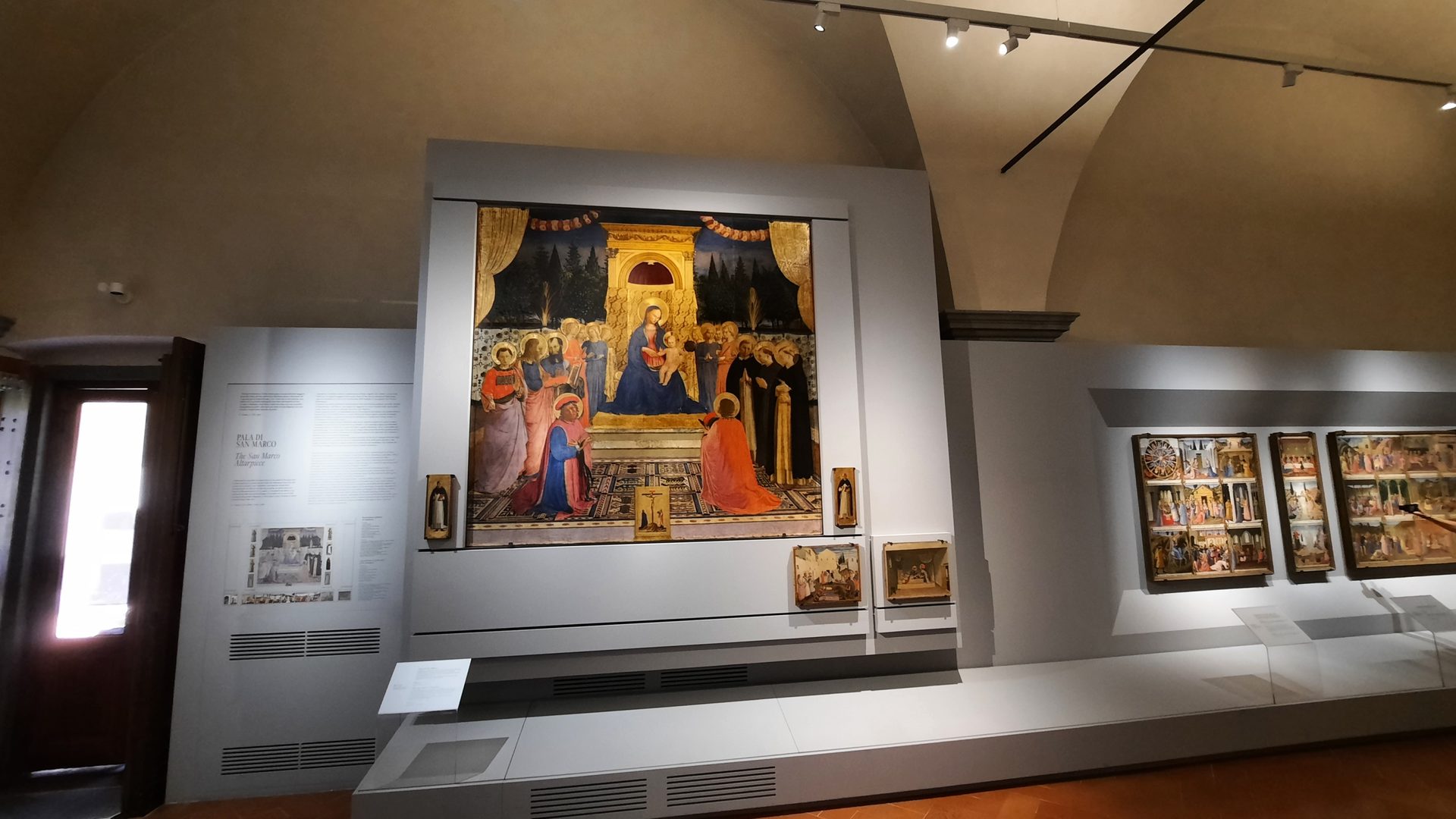 The%20San%20Marco%20Altarpiece%20by%20Fra%20Angelico%2C%20Florence%20-%2001.jpg